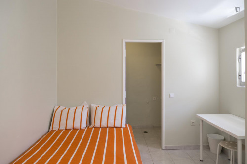 Colourful double bedroom within reach of IST