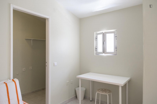 Colourful double bedroom within reach of IST  - Gallery -  5