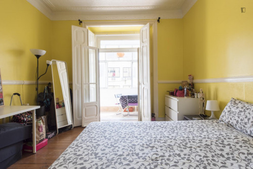 Good-looking double bedroom in Saldanha, near Alameda metro