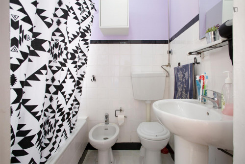 Bright double bedroom in Bairro Alto - Gallery - 11