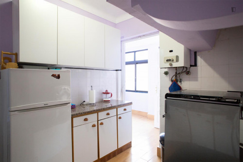 Bright double bedroom in Bairro Alto - Gallery - 9