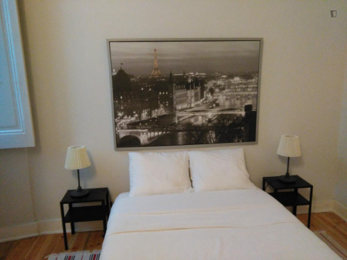Lovely double bedroom at the heart of Lisbon