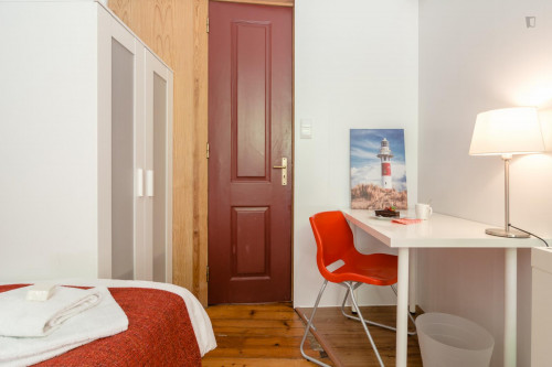 Inviting single ensuite bedroom near Rossio square