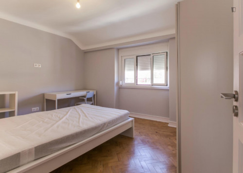 Double bedroom in Entrecampos, near ISCTE