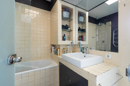 Charming double bedroom in Marquês de Pombal - Gallery - 11