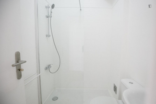 Airy single bedroom close to Arroios metro station - Gallery - 19