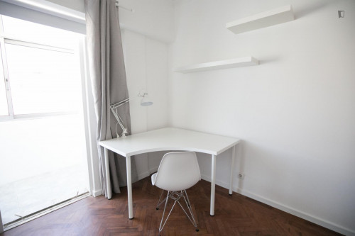 Airy single bedroom close to Arroios metro station - Gallery - 23