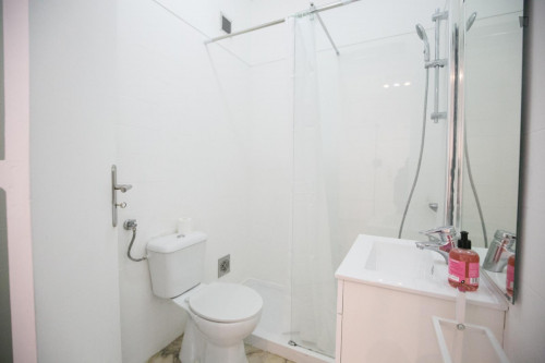 Airy single bedroom close to Arroios metro station - Gallery - 7