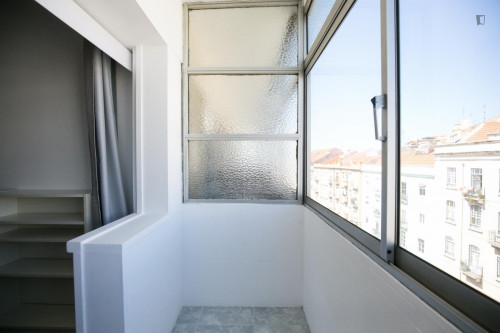 Airy single bedroom close to Arroios metro station - Gallery - 21