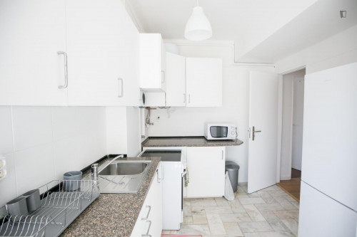 Airy single bedroom close to Arroios metro station - Gallery - 10