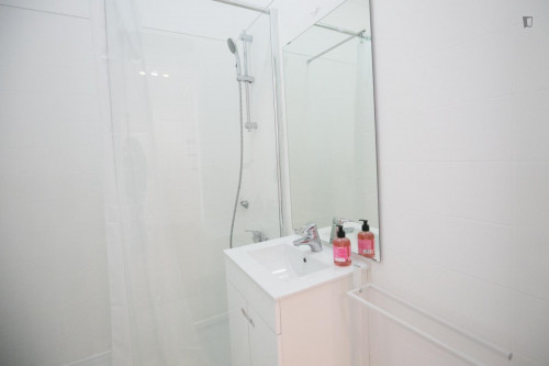 Airy single bedroom close to Arroios metro station - Gallery - 8