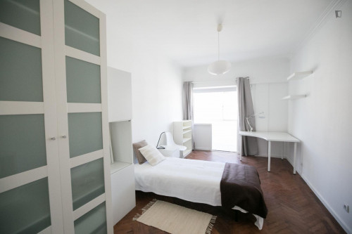Airy single bedroom close to Arroios metro station - Gallery - 14