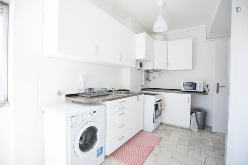 Airy single bedroom close to Arroios metro station - Gallery - 11