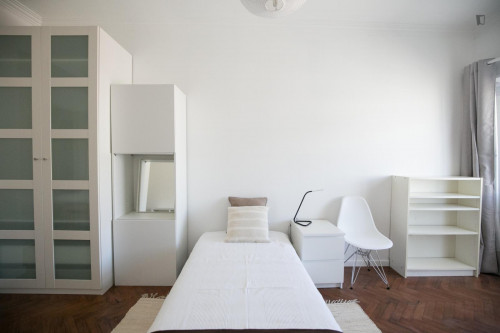 Airy single bedroom close to Arroios metro station - Gallery - 24