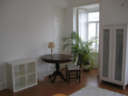 Double bedroom, with balcony, in 7-bedroom apartment