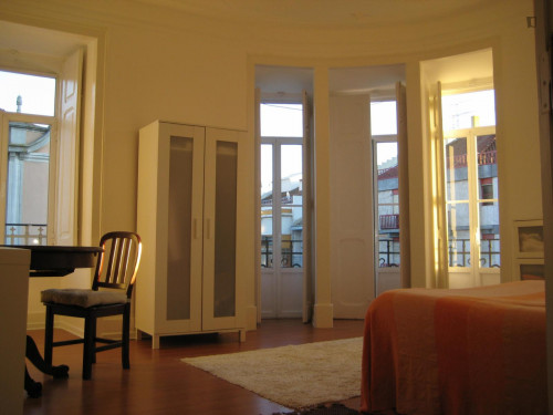 Double bedroom, with balcony, in 7-bedroom apartment