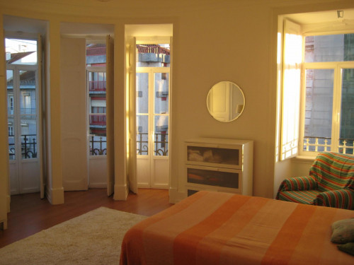 Double bedroom, with balcony, in 7-bedroom apartment