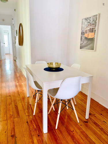 Beautiful 3-bedroom apartment in Santa Apolónia - Gallery - 13