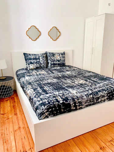 Beautiful 3-bedroom apartment in Santa Apolónia - Gallery - 5