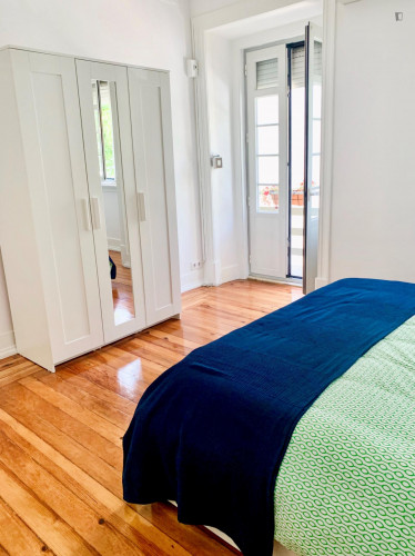 Beautiful 3-bedroom apartment in Santa Apolónia - Gallery - 25