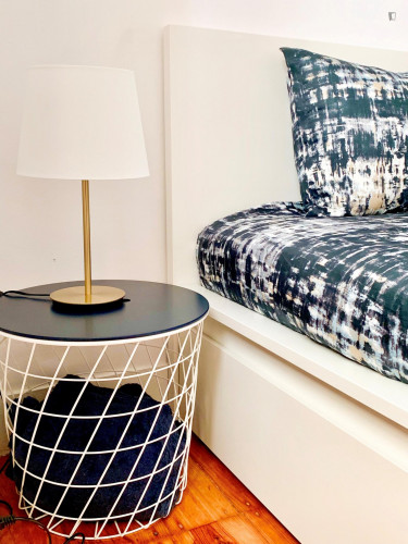 Beautiful 3-bedroom apartment in Santa Apolónia - Gallery - 6