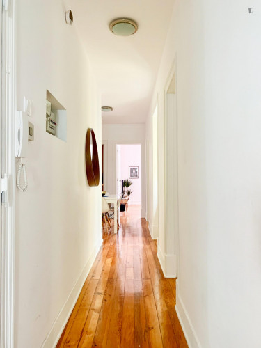Beautiful 3-bedroom apartment in Santa Apolónia - Gallery - 16