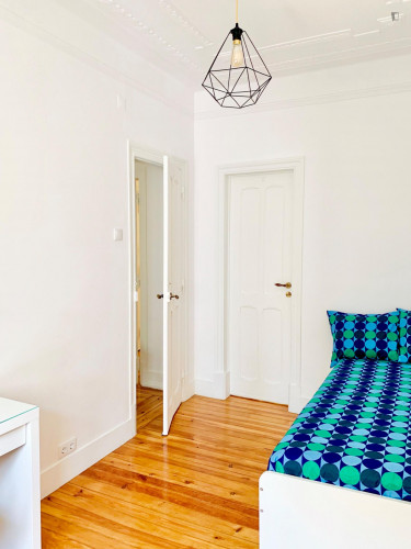 Beautiful 3-bedroom apartment in Santa Apolónia - Gallery - 9