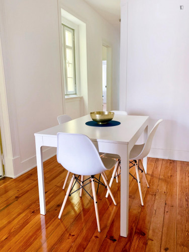 Beautiful 3-bedroom apartment in Santa Apolónia - Gallery - 14