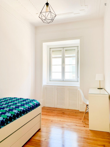 Beautiful 3-bedroom apartment in Santa Apolónia - Gallery - 12