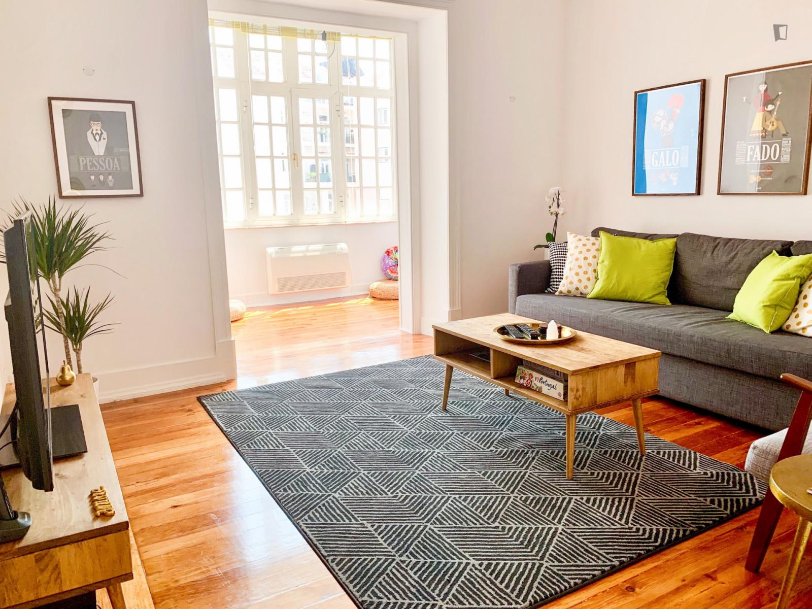Beautiful 3-Bedroom Apartment In Santa Apolónia - 1
