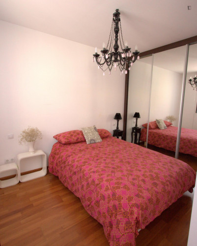 2-Bedroom apartment near Universitat metro station