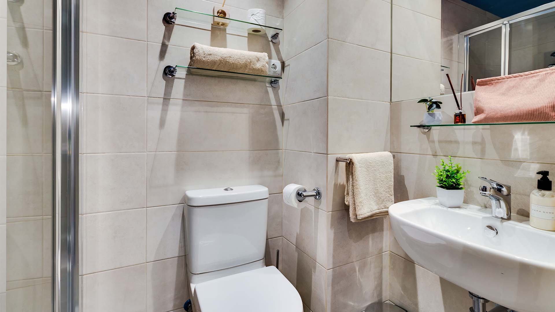 Studio With Kitchen - Premium - 4