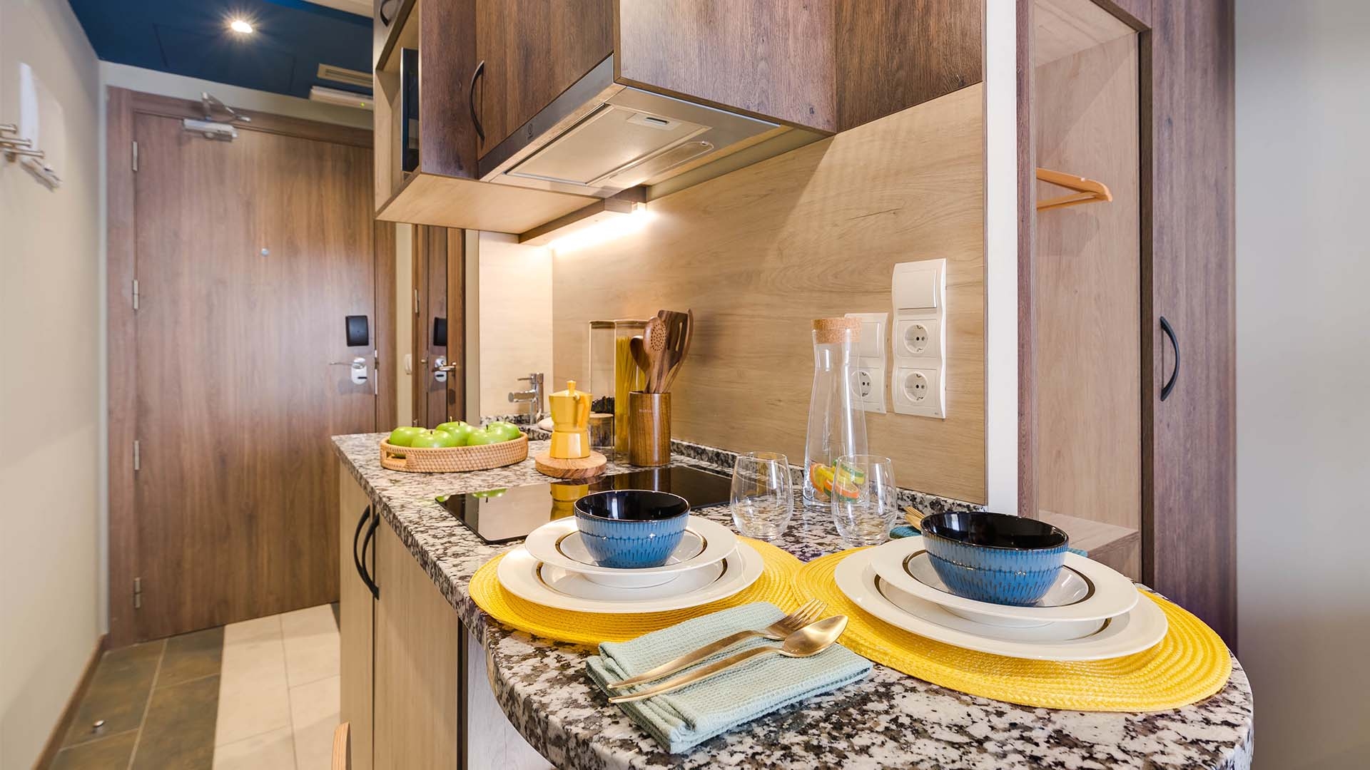 Studio With Kitchen - Standard - 4
