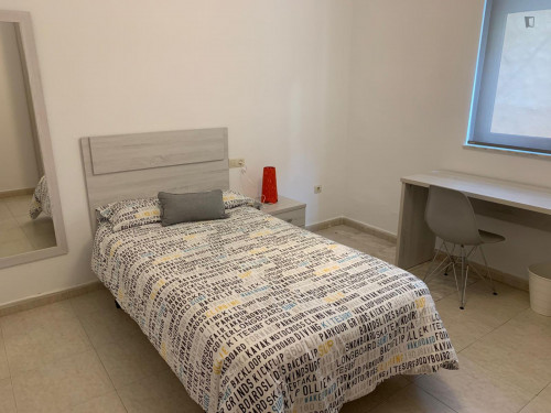 Bright single bedroom in a 6-bedroom apartment in Buenos Aires neighborhood - Gallery - 5
