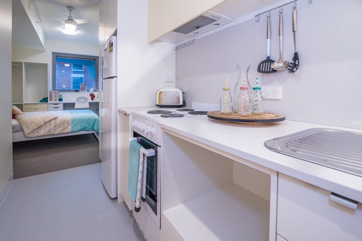 Large Studio Apartment - Student Village - Gallery - 4