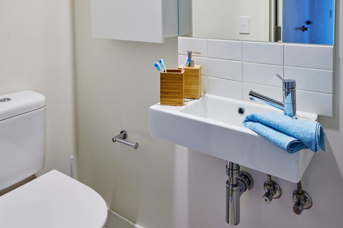  King Single Bed, 4 Bed Apartment  -  Scape Peel  - Gallery -  5