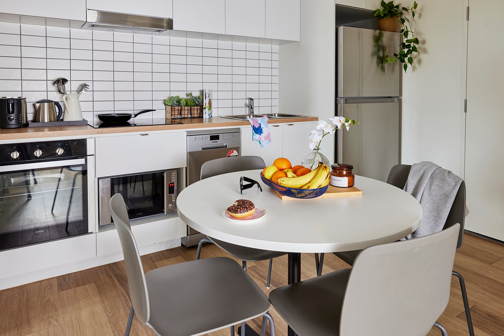  King Single Bed, 5 Bed Apartment  -  Scape Peel  - Gallery -  7