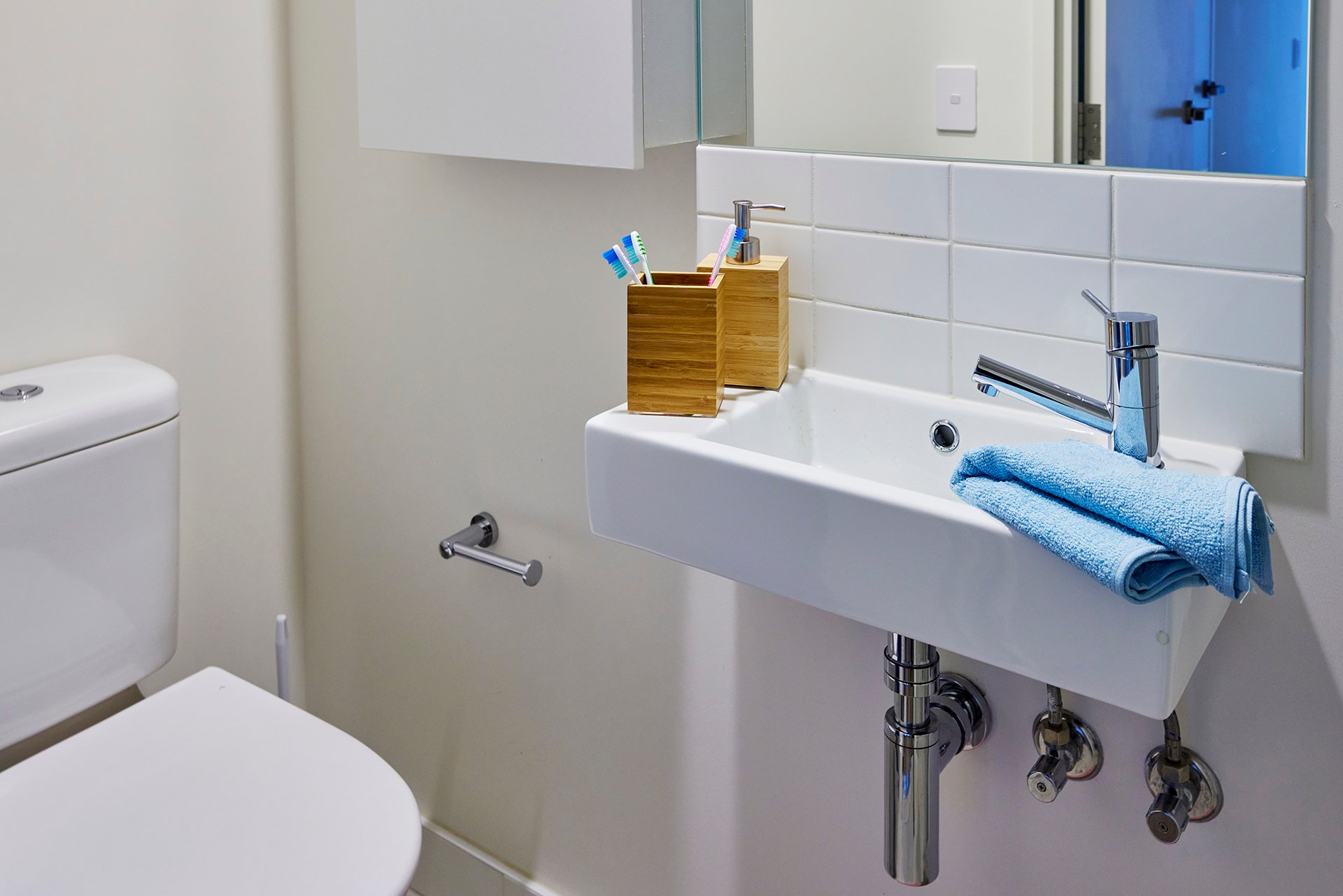  King Single Bed, 5 Bed Apartment  -  Scape Peel  - Gallery -  4