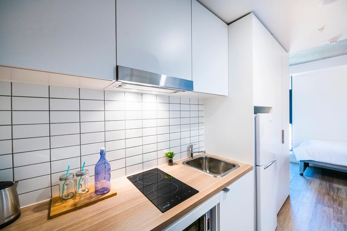  King Single Bed, Large Twin Apartment, Standard View  -  Atira Peel St  - Gallery -  9