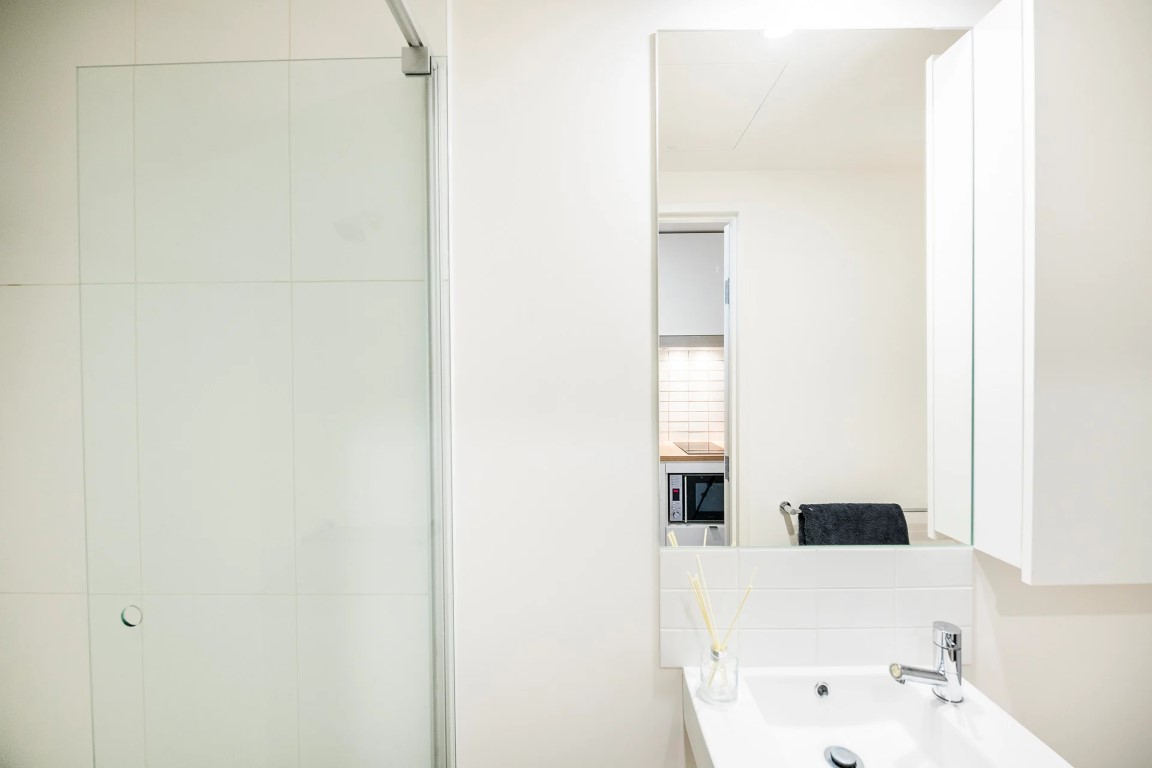  King Single Bed, Signature Plus Twin Apartment, Standard View  -  Atira Peel St  - Gallery -  6