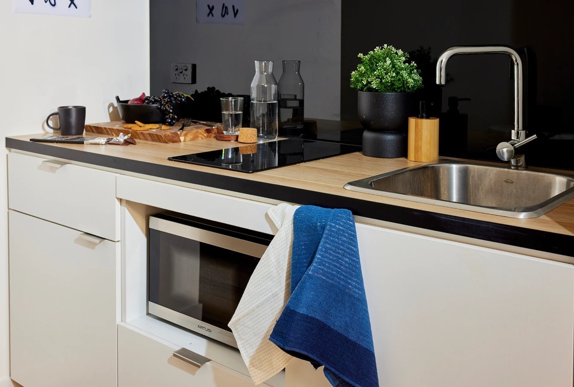  King Single Bed, 6 Bed Apartment  -  اتيرا لاتروب اس تي  - Gallery -  3