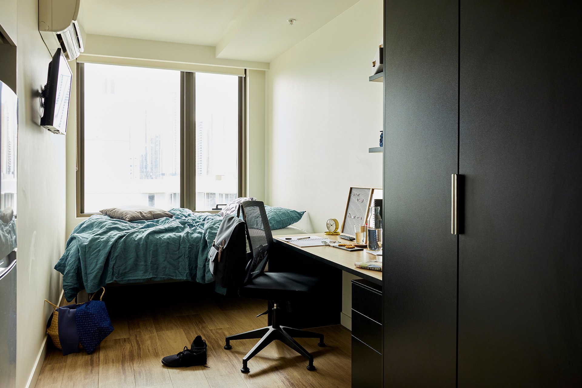  King Single Bed, 6 Bed Apartment - High Floor  -  اتيرا لاتروب اس تي  - Gallery -  1