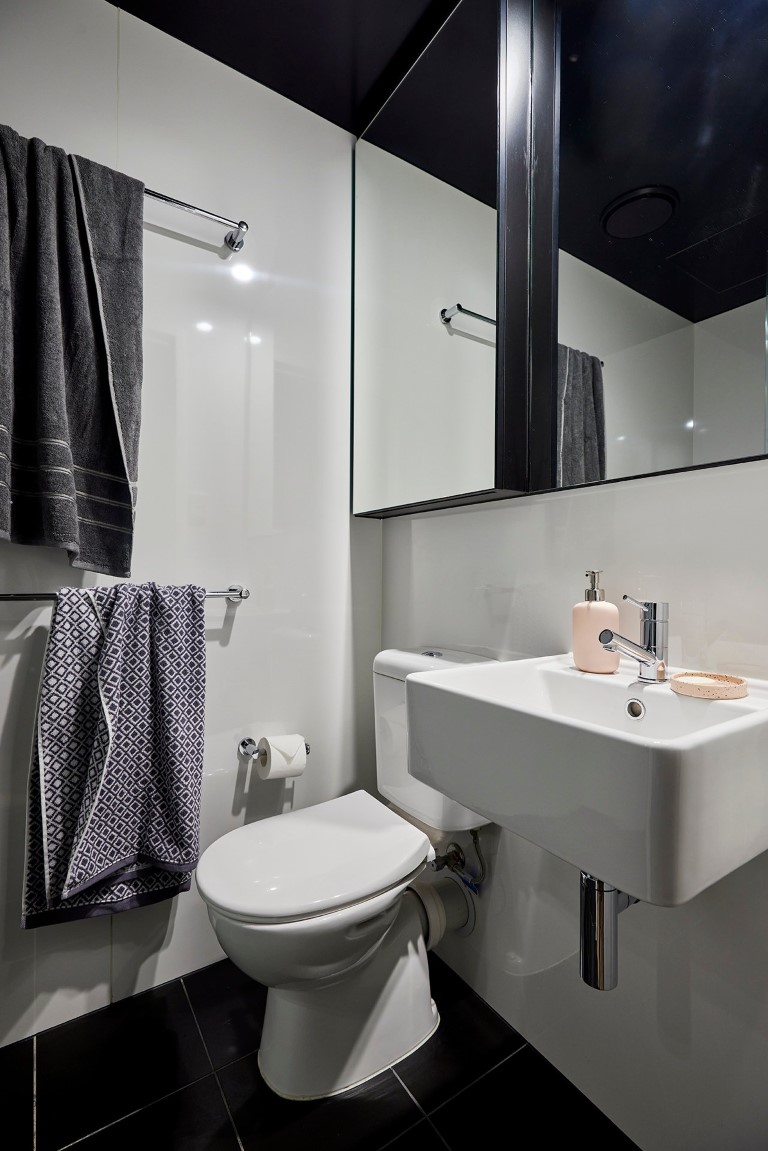  King Single Bed, Ultra Twin Apartment, Standard View  -  اتيرا لاتروب اس تي  - Gallery -  7