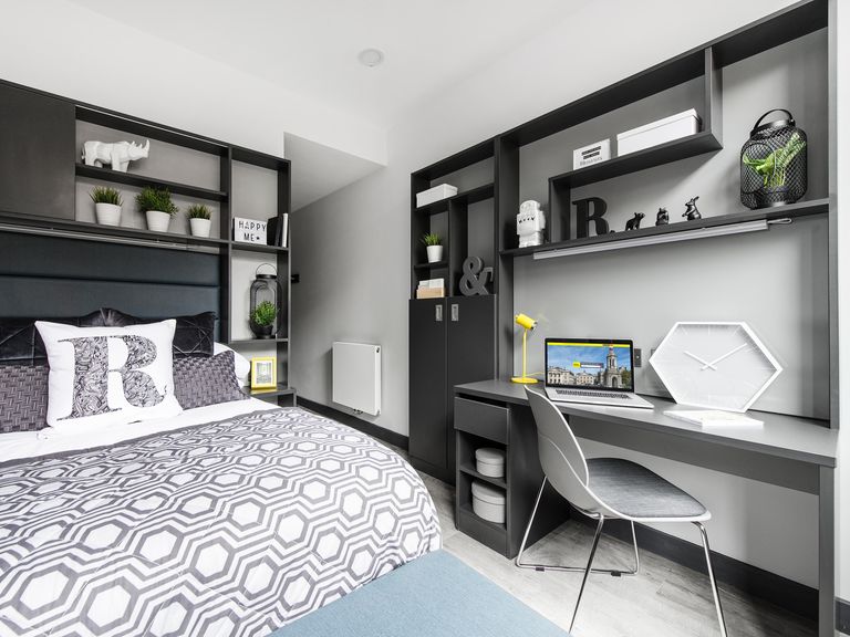  Classic En-Suite  -  New Mill  - Gallery -  1