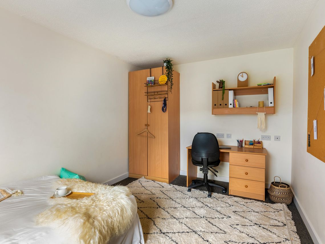 Classic Room - 4 Bed Shared House - 4