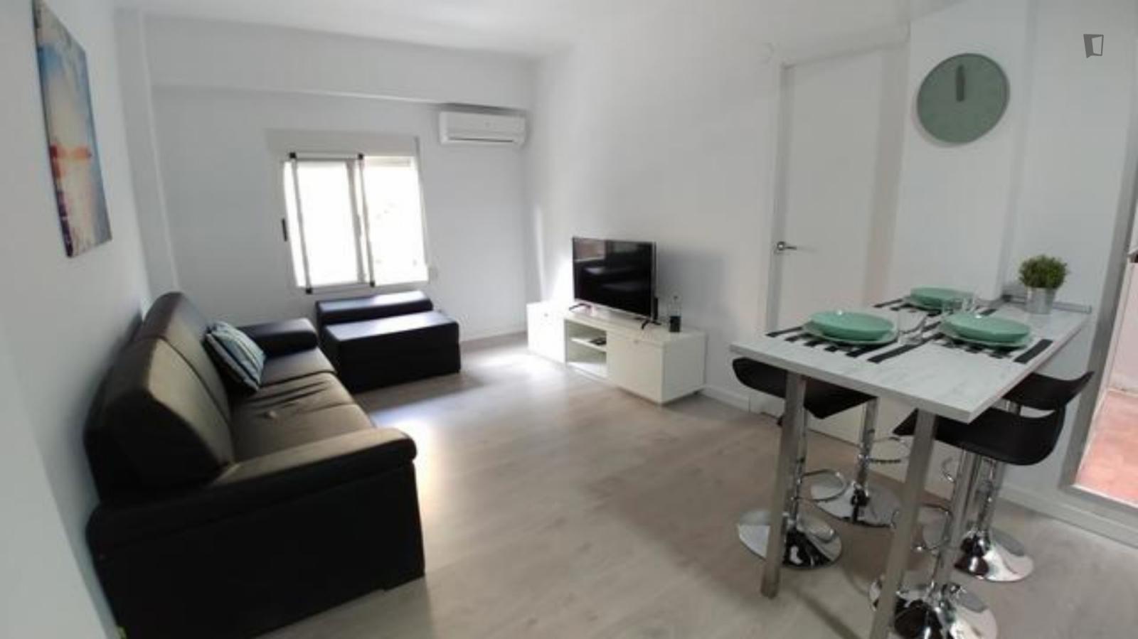  Bright 3-Bedroom Apartment In Ayora  -  Bright 3-bedroom apartment in Ayora  - Gallery -  1