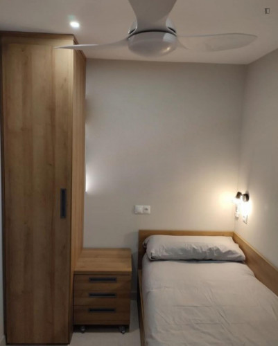 Incredible single bedroom close by Plaza Borrull tram station