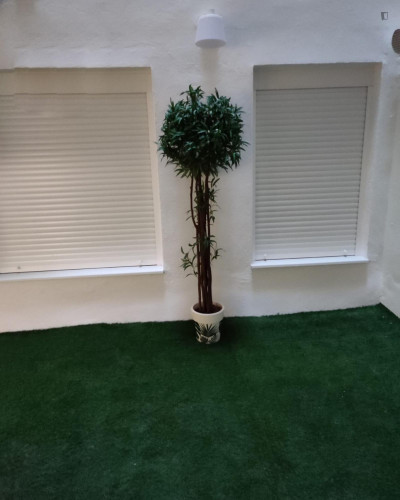 Incredible single bedroom close by Plaza Borrull tram station