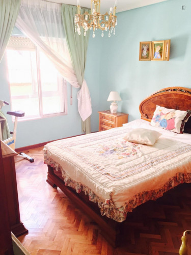 Big Double bedroom in 3-bedroom apartment