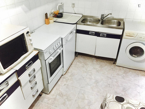 Big Double bedroom in 3-bedroom apartment  - Gallery -  5